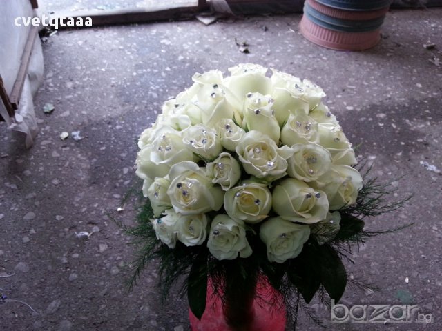 Сватбен,булчински букет от естествени рози и перли, снимка 1
