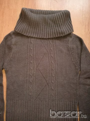 Пуловер с разкошна яка
