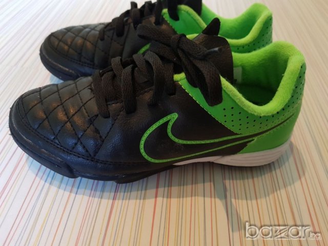 Футболни обувки, снимка 2 - Детски маратонки - 19389775