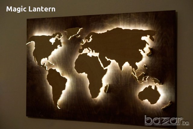 Дървена и светеща карта на света