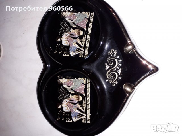 Уникален сервиз за кафе с  позлата, две чаши и пепелник. Цена 45 лв., снимка 3 - Други - 25113859