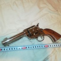 Класиката на уестърна. Каубойски револвер Колт, пистолет Colt 45, снимка 2 - Колекции - 24631792