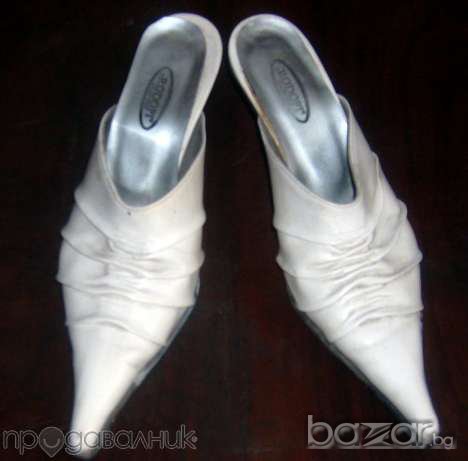 Страхотни бели чехли!, снимка 1