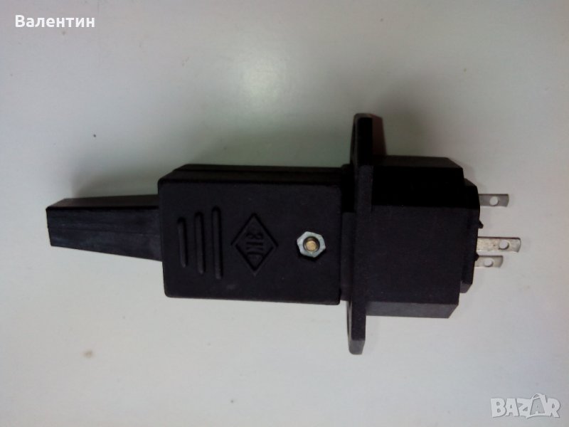 Съединител за изход на 220 V от панел - комплект за панел и за кабел, снимка 1