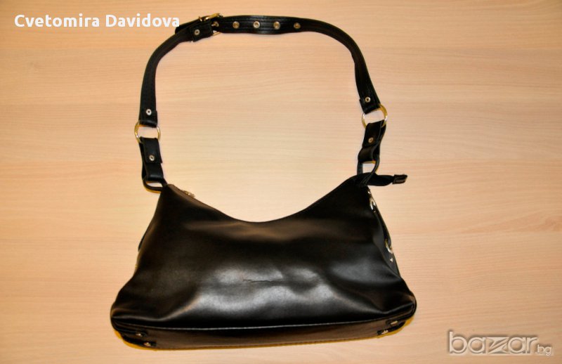 Черна кожена чанта с капси, снимка 1