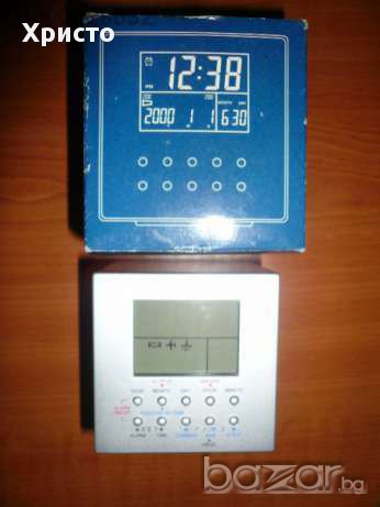 електронен часовник с будилник за маса
