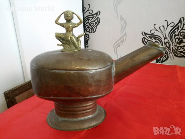 Стар Бронзов ТИБЕТСКИ Съд с Божество