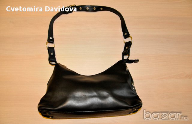Черна кожена чанта с капси, снимка 1 - Чанти - 17231666