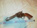 Класиката на уестърна. Каубойски револвер Колт, пистолет Colt 45, снимка 2
