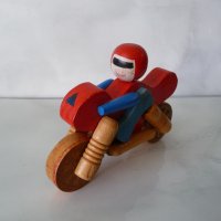 Дървена фигурка играчка мотоциклетист с мотоциклет мотор , снимка 2 - Колекции - 24474744