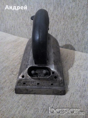 Стара електрическа ютия, снимка 3 - Антикварни и старинни предмети - 16717637