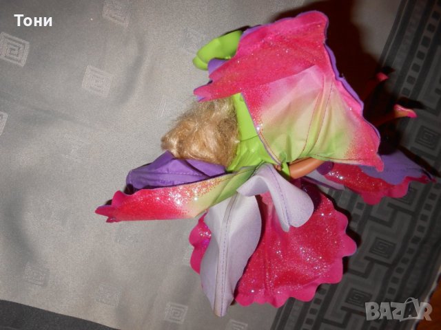 Колекционерска Barbie Blooming Thumbelina 2008 г , снимка 12 - Кукли - 23111432