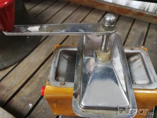 Стари ръчни мелачки, снимка 12 - Други ценни предмети - 21043927