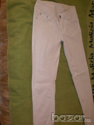 Бял панталон Gengy, размер 26, снимка 1 - Дънки - 7876474