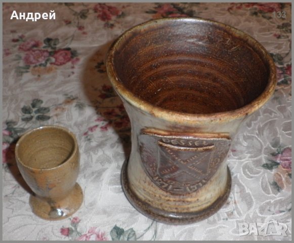 Лот:керамична халба с релефна украса с надпис +керамична  яйчарка(може и свещник,ако решите)