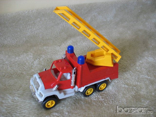 Пожарна кола - пластмасова, снимка 3 - Коли, камиони, мотори, писти - 6306948
