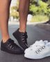 Черни спортни обувки с халкички при връзките , снимка 1 - Дамски ежедневни обувки - 22530135
