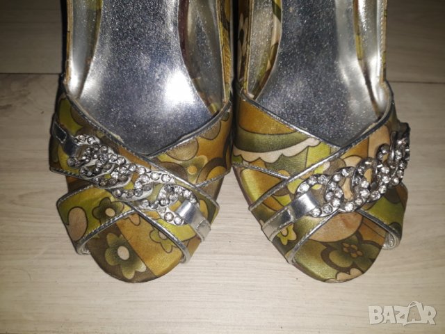 Елегантни дамски отворени обувки марка Afrodita с цветни мотиви и сребристи камъчета, снимка 3 - Дамски обувки на ток - 23793706