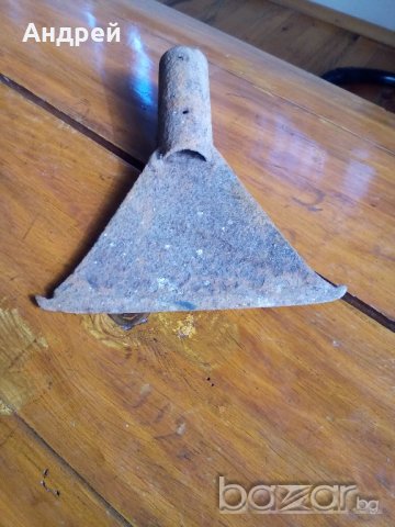 Старинен инструмент