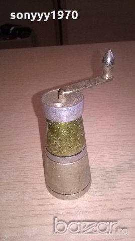 Ретро мелница-9х4см, снимка 3 - Антикварни и старинни предмети - 18387471