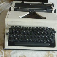 пишеща машина, снимка 1 - Други машини и части - 20774014