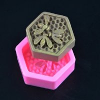 3D шестоъгълник пчелна медена пита с 3 пчели дълбок силиконов молд калъп форма за сапун гипс восък , снимка 1 - Форми - 24477047