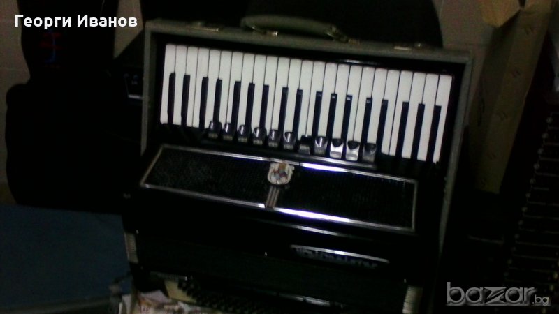 Продавам Акордеон Велтмайстер Стела 120 баса, черен, снимка 1