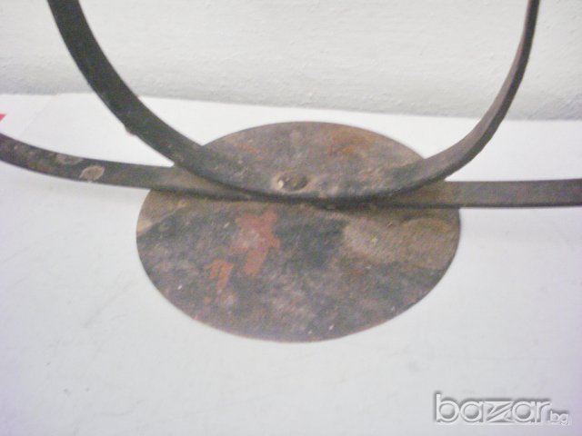 Стар свещник от ковано желязо, снимка 2 - Антикварни и старинни предмети - 8211797