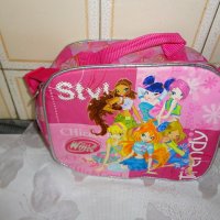 продавам детски куфар  уйнкс, снимка 1 - Кенгура и ранички - 22605770