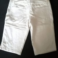 Дамски бели бермуди, снимка 2 - Къси панталони и бермуди - 21411217