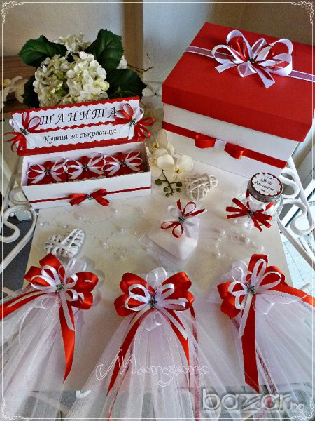 Комплект за кръщене в червено и бяло с кръстче, снимка 1