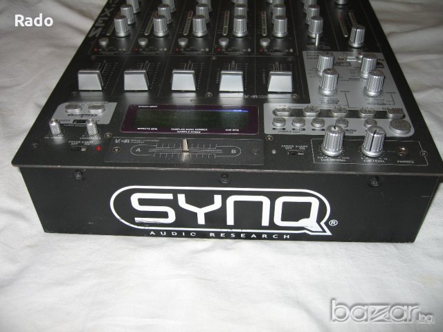 Продавам професионален DJ миксер "SYNQ SMX.3"