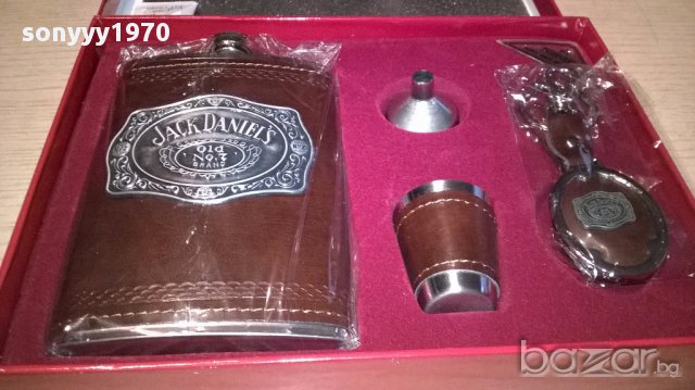 Jack daniels-Луксозен подаръчен комплект-24/18/4см, снимка 3 - Антикварни и старинни предмети - 16432356