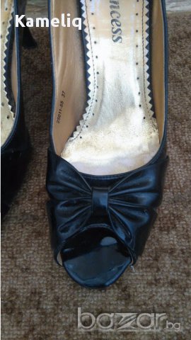 Черни лачени отворени обувки на ток, снимка 4 - Дамски обувки на ток - 14907096