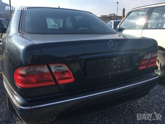 Е класа 2000г. 11 месец Фейслифт 2.2cdi дизел, снимка 3 - Автомобили и джипове - 21907762