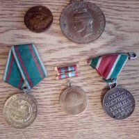 медали, снимка 1 - Антикварни и старинни предмети - 18717427