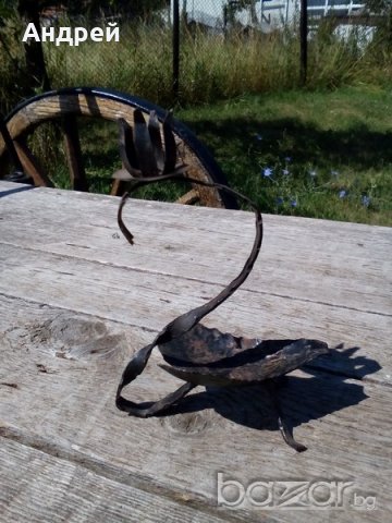 Свещник от ковано желязо, снимка 3 - Антикварни и старинни предмети - 18904154