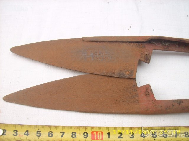 стара кована ножица за стригане на овце с маркировка, снимка 2 - Антикварни и старинни предмети - 19938190