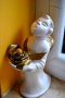 Коледен сувенир бял ангел с подарък, снимка 1 - Декорация за дома - 14496592