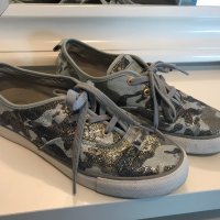 Обувки и чанти Guess , Cruyiff , cavalli , nike, снимка 16 - Дамски ежедневни обувки - 22557621