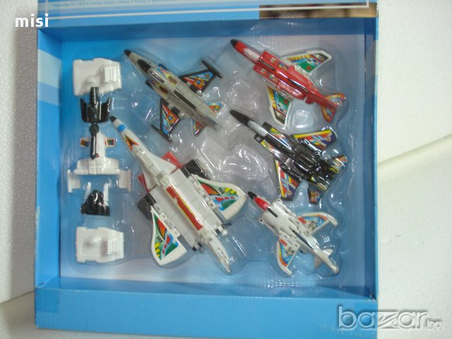 трансформер робот самолети