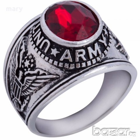 посребрен ”военен” пръстен с малък червен кристал