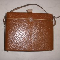 Чанта - твърда, кожена, перфектна, снимка 1 - Колекции - 25654847