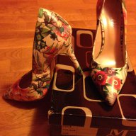 Обувки на цветя , снимка 1 - Дамски обувки на ток - 16189466
