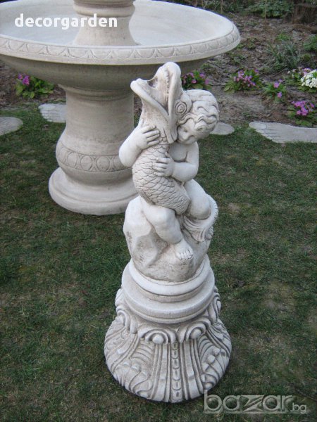 85. Момченце с рибка статуя / воден ефект, снимка 1