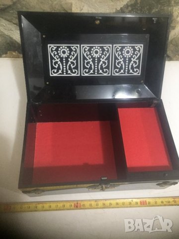 Много стара,механична,работеща музикална кутия 