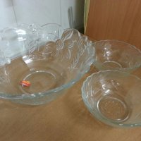 Голяма стъклена купа с две купички , снимка 1 - Аксесоари за кухня - 22390435