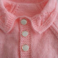 Ръчно плетена бебешка жилетка, снимка 3 - Жилетки и елечета за бебе - 16391446