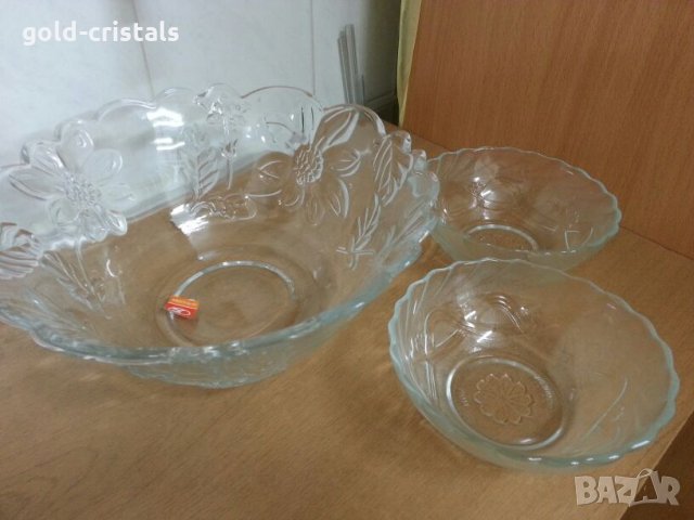Голяма стъклена купа с две купички 
