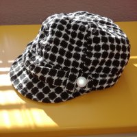 Дамска шапка, снимка 1 - Шапки - 23830520
